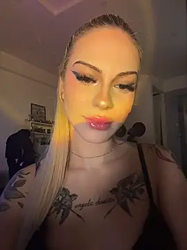 Snapshot of NovaPearl chatting on 11-23-25, 11:59 NovaPearl online show from 11-23-25, 11:59