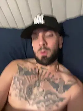 Snapshot of Jamall27 chatting on 02-04-26, 01:06 Jamall27 online show from 02-04-26, 01:06