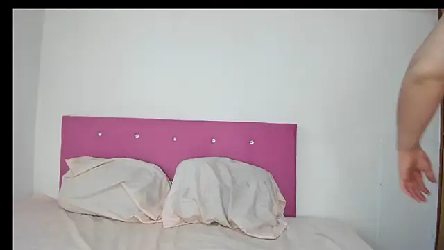 Snapshot of alahia66 chatting on 12-22-25, 11:51 alahia66 online show from 12-22-25, 11:51