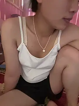 Snapshot of Minaeruei chatting on 05-19-26, 06:53 Minaeruei online show from 05-19-26, 06:53