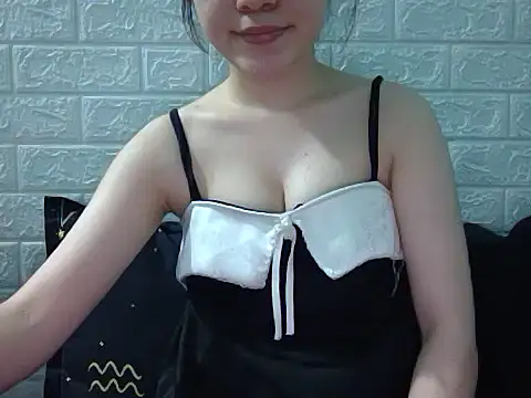 Snapshot of May2k2 chatting on 01-11-26, 02:22 May2k2 online show from 01-11-26, 02:22