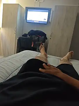 Snapshot of mbrc35 chatting on 11-20-25, 10:09 mbrc35 online show from 11-20-25, 10:09