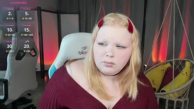 Snapshot of LottieReed chatting on 05-10-26, 09:14 LottieReed online show from 05-10-26, 09:14