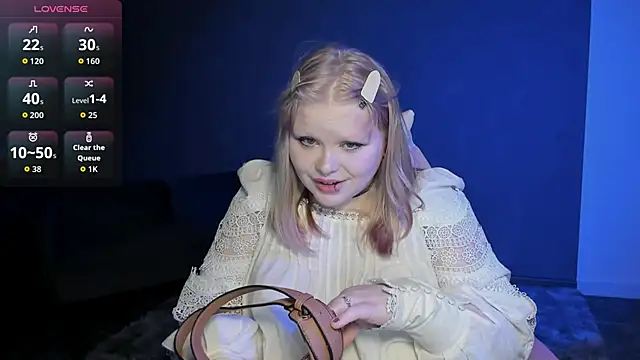 Snapshot of LottieReed chatting on 05-16-26, 07:05 LottieReed online show from 05-16-26, 07:05