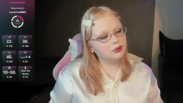 Snapshot of LottieReed chatting on 05-22-26, 07:04 LottieReed online show from 05-22-26, 07:04