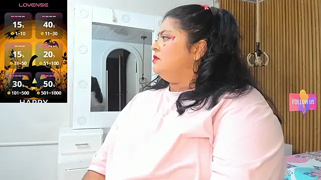 Snapshot of Hanna_curvy_ chatting on 10-29-25, 11:23 Hanna curvy online show from 10-29-25, 11:23