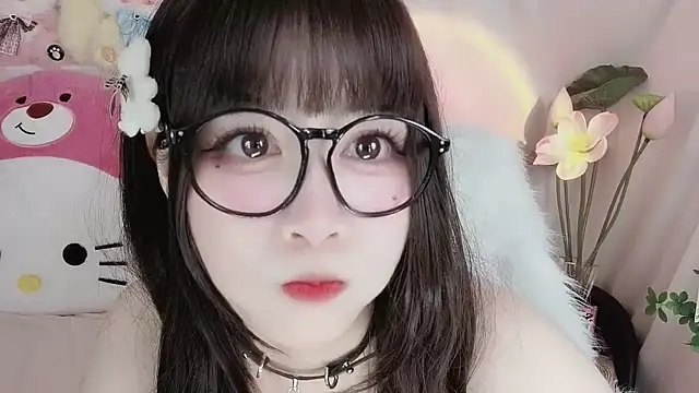 Snapshot of -zhuzhu-999- chatting on 03-08-26, 02:04 -zhuzhu-999- online show from 03-08-26, 02:04