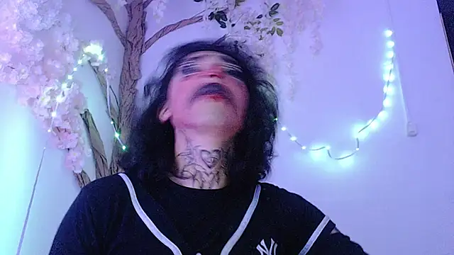 Snapshot of Sakura__Love_ chatting on 10-25-25, 02:19 Sakura  Love  online show from 10-25-25, 02:19