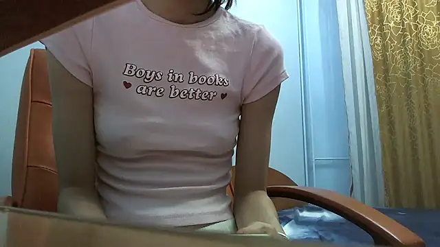 Snapshot of andreea713 chatting on 02-05-26, 02:43 andreea713 online show from 02-05-26, 02:43