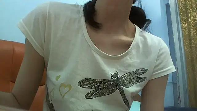 Snapshot of andreea713 chatting on 02-12-26, 04:35 andreea713 online show from 02-12-26, 04:35