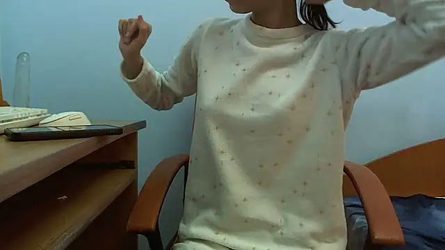 Snapshot of andreea713 chatting on 03-08-26, 03:05 andreea713 online show from 03-08-26, 03:05