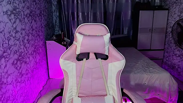  Lachica  online show from 11-10-25, 06:56