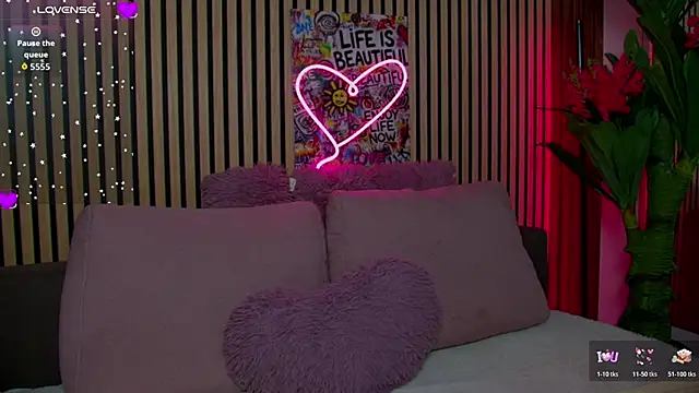 Snapshot of MirunaHaze chatting on 03-25-26, 04:29 MirunaHaze online show from 03-25-26, 04:29