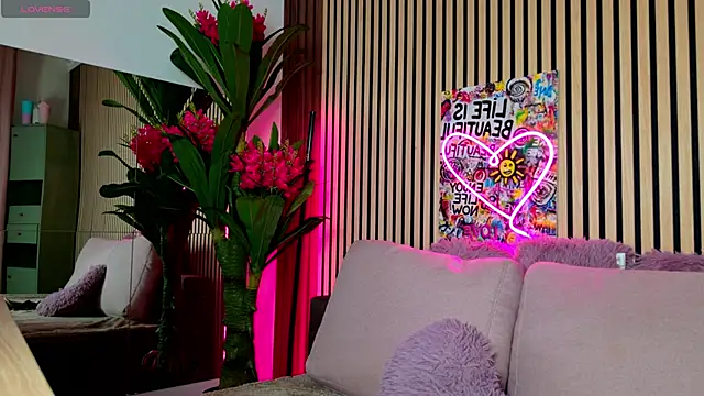 Snapshot of MirunaHaze chatting on 04-14-26, 03:45 MirunaHaze online show from 04-14-26, 03:45