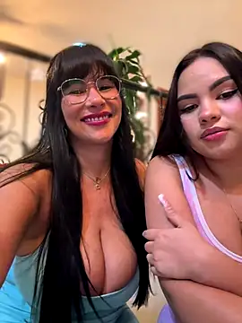 Snapshot of amber_white15 chatting on 11-27-25, 02:35 amber white15 online show from 11-27-25, 02:35