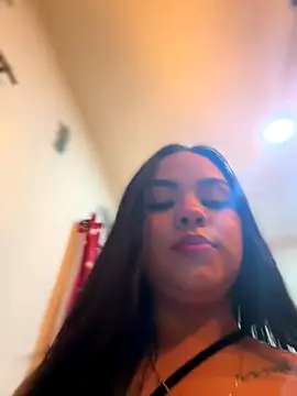 Snapshot of amber_white15 chatting on 12-17-25, 02:17 amber white15 online show from 12-17-25, 02:17