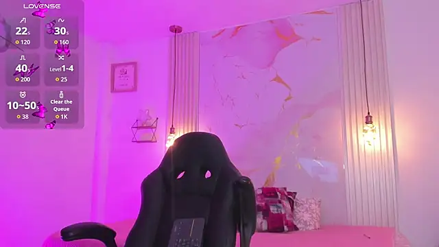 amber white15 online show from 04-13-26, 05:24