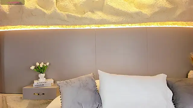 AmyColman  online show from 02-21-26, 12:17