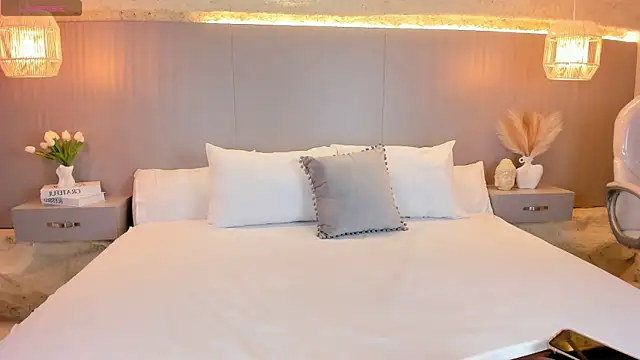 AmyColman  online show from 03-25-26, 12:11