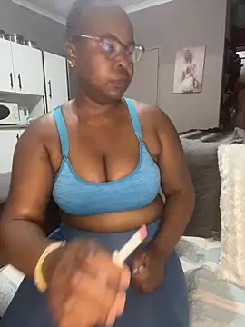 Snapshot of SweetCandy84 chatting on 02-11-26, 07:35 SweetCandy84 online show from 02-11-26, 07:35