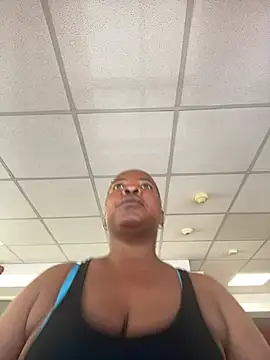 Snapshot of SweetCandy84 chatting on 02-16-26, 10:44 SweetCandy84 online show from 02-16-26, 10:44