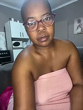 Snapshot of SweetCandy84 chatting on 03-11-26, 01:06 SweetCandy84 online show from 03-11-26, 01:06