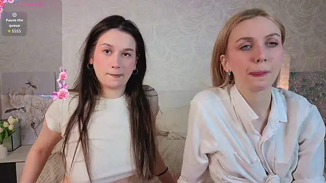 Snapshot of betweenUse chatting on 12-16-25, 04:28 betweenUse online show from 12-16-25, 04:28