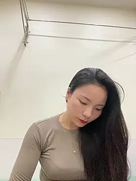 Bee Yellow00 online show from 11-11-25, 04:23