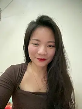 Bee Yellow00 online show from 03-16-26, 04:40