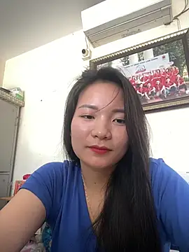 Bee Yellow00 online show from 04-04-26, 02:43