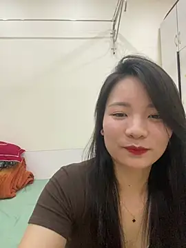 Bee Yellow00 online show from 05-09-26, 04:39