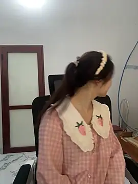 Pig pig11 online show from 12-15-25, 01:43