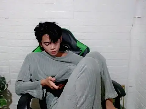 Snapshot of AsianCuteGuy21 chatting on 04-05-26, 05:10 AsianCuteGuy21 online show from 04-05-26, 05:10