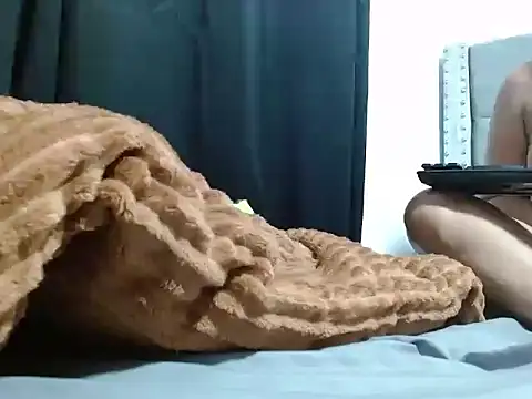 Snapshot of CeleneOrtiz chatting on 12-17-25, 12:05 CeleneOrtiz online show from 12-17-25, 12:05