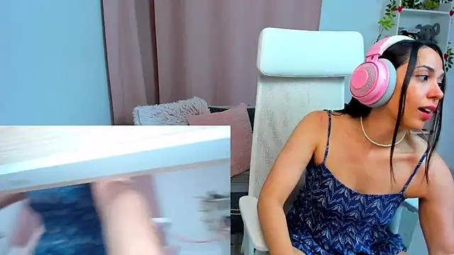 Snapshot of VenusIsLove_ chatting on 06-10-26, 11:35 VenusIsLove online show from 06-10-26, 11:35