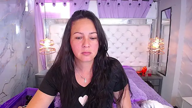 Snapshot of Melissa-roberts chatting on 10-24-25, 06:04 Melissa-roberts online show from 10-24-25, 06:04