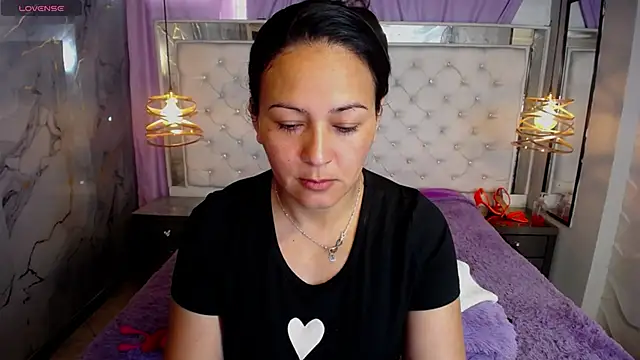 Snapshot of Melissa-roberts chatting on 11-15-25, 02:02 Melissa-roberts online show from 11-15-25, 02:02