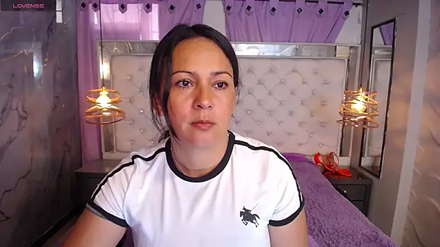 Snapshot of Melissa-roberts chatting on 11-18-25, 08:24 Melissa-roberts online show from 11-18-25, 08:24