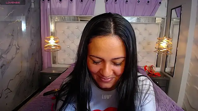 Snapshot of Melissa-roberts chatting on 11-21-25, 07:56 Melissa-roberts online show from 11-21-25, 07:56