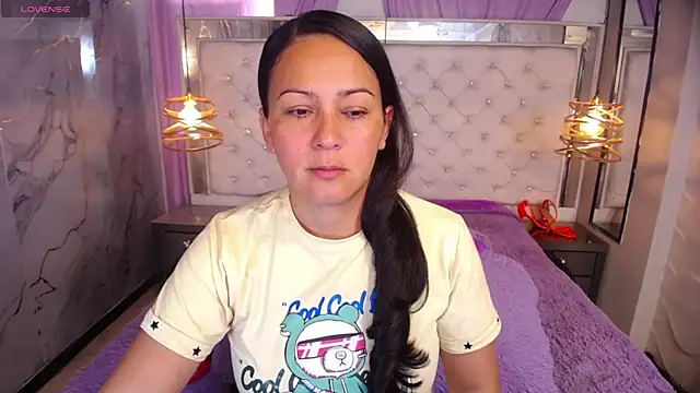 Snapshot of Melissa-roberts chatting on 11-28-25, 07:49 Melissa-roberts online show from 11-28-25, 07:49