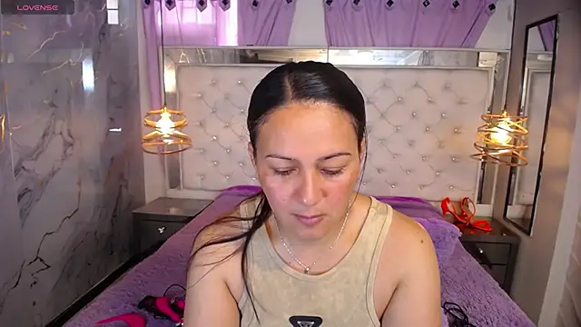 Snapshot of Melissa-roberts chatting on 12-03-25, 05:33 Melissa-roberts online show from 12-03-25, 05:33