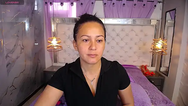 Snapshot of Melissa-roberts chatting on 12-05-25, 05:53 Melissa-roberts online show from 12-05-25, 05:53