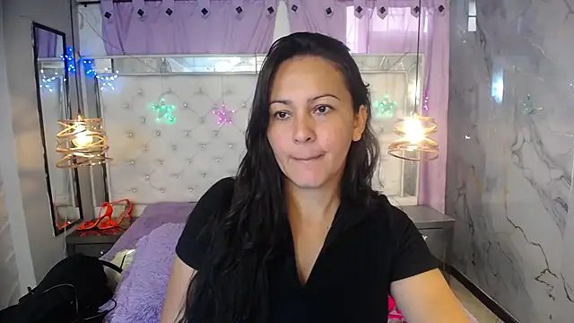 Snapshot of Melissa-roberts chatting on 12-15-25, 06:34 Melissa-roberts online show from 12-15-25, 06:34