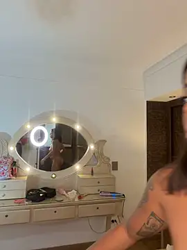 Snapshot of loana_vegas chatting on 04-28-26, 03:17 loana vegas online show from 04-28-26, 03:17