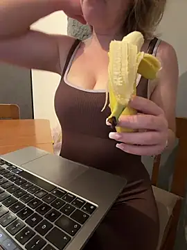 Snapshot of Kimmeow chatting on 04-27-26, 04:49 Kimmeow online show from 04-27-26, 04:49