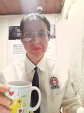 Snapshot of Valentina--1 chatting on 07-20-26, 10:29 Valentina--1 online show from 07-20-26, 10:29
