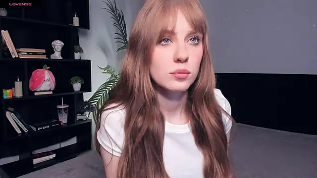 Snapshot of TessaStruble chatting on 11-02-25, 08:06 TessaStruble online show from 11-02-25, 08:06