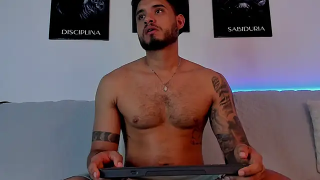 AUSTINN TORRES online show from 06-18-26, 12:11