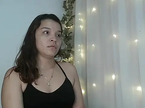 Snapshot of angelicahotparis18 chatting on 11-24-25, 10:59 angelicahotparis18 online show from 11-24-25, 10:59