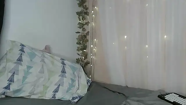 Snapshot of angelicahotparis18 chatting on 12-04-25, 01:04 angelicahotparis18 online show from 12-04-25, 01:04